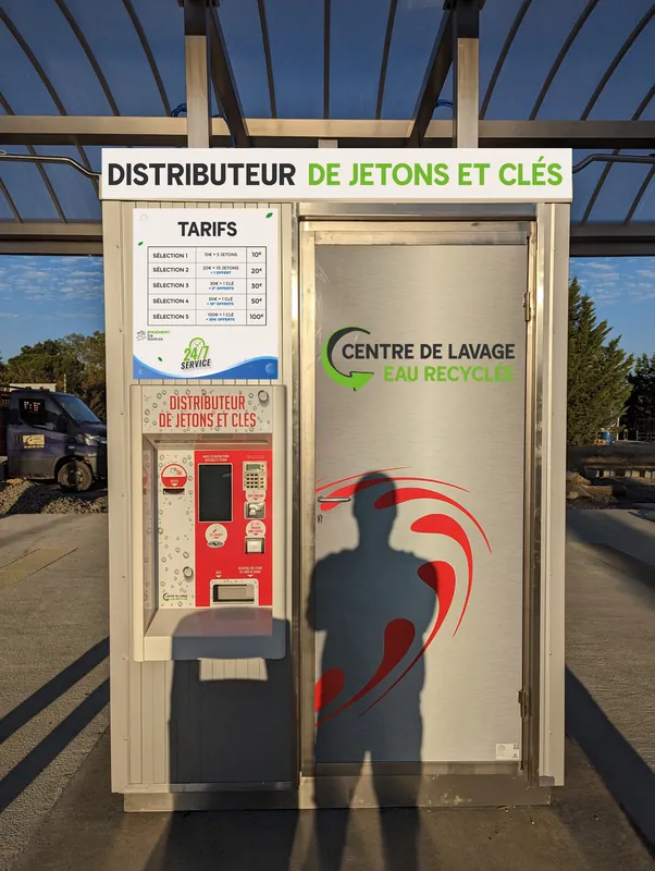 Habillage de la cabine du distributeur de jetons (mise en situation)