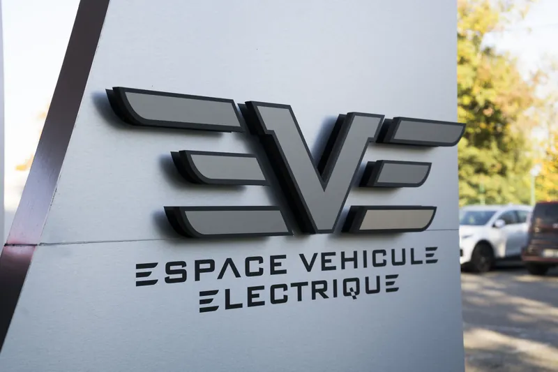 Le logo EVE en relief